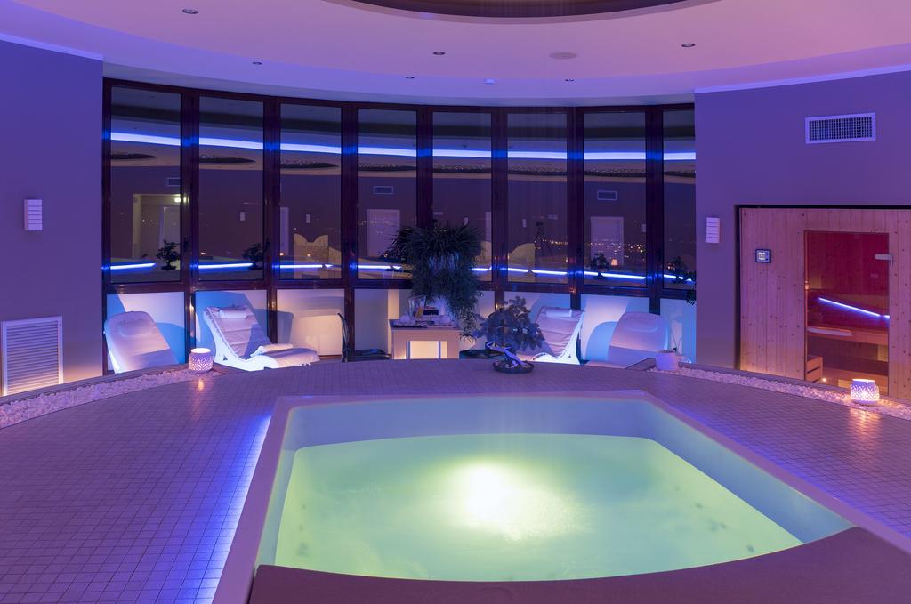 Grand Biffy Hotel